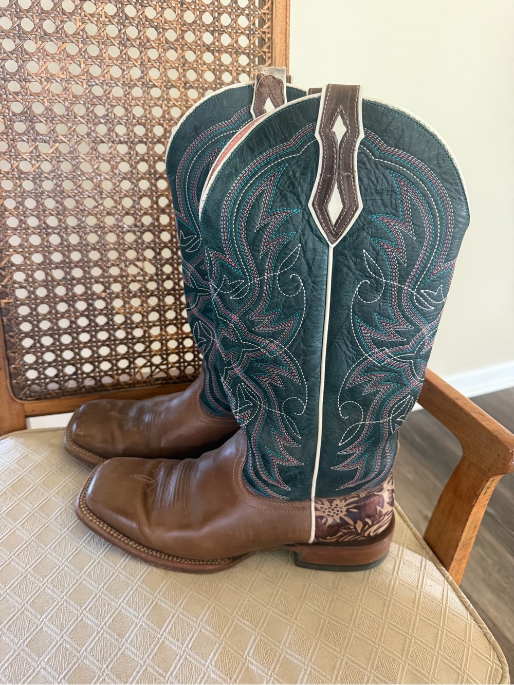 Women’s Ariat Brown Leather Western Cowboy Boots with Teal Shaft